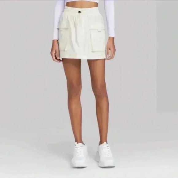 Women's Parachute Cargo Mini Skirt - Wild Fable'
Off-White Size L - Picture 1 of 10